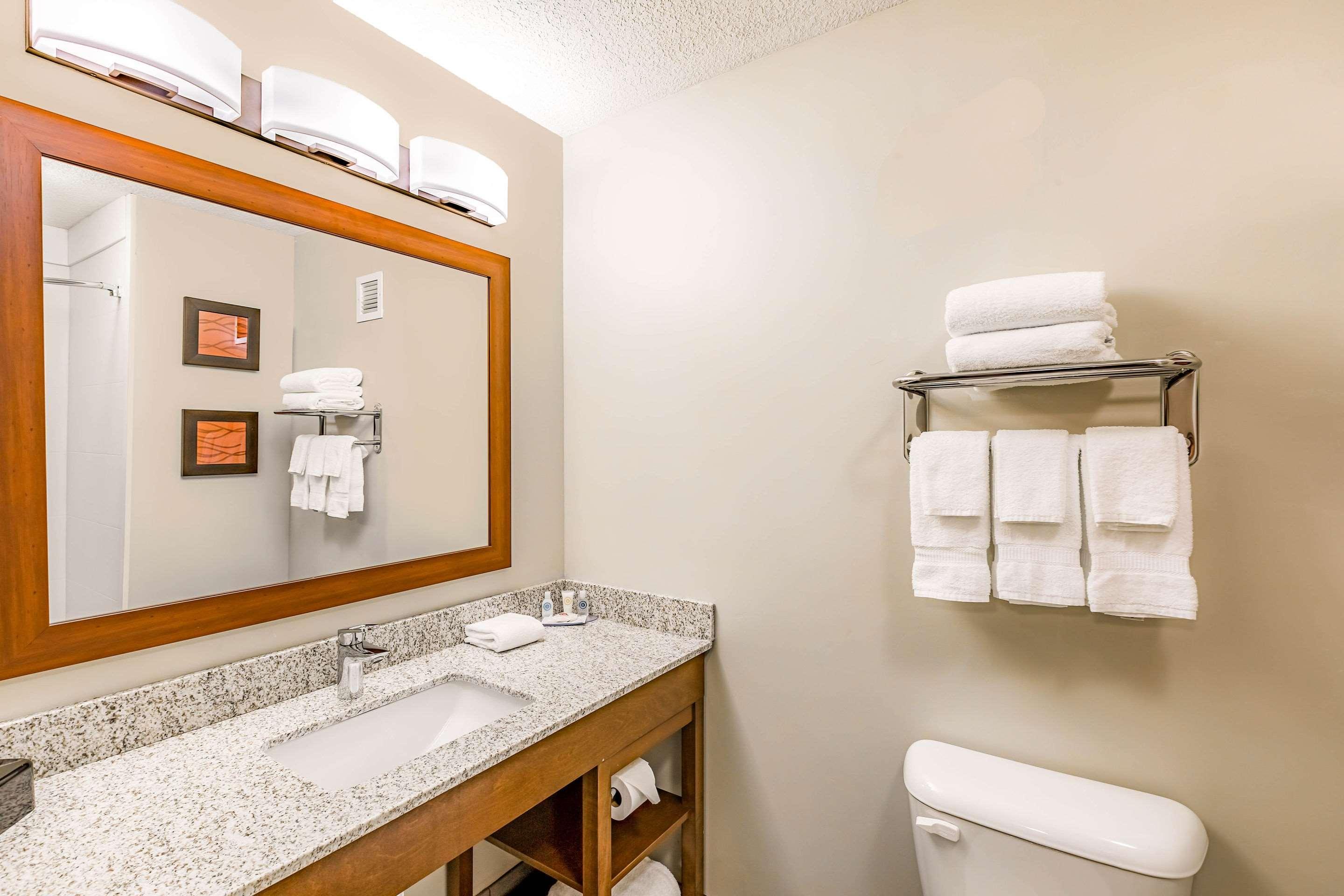 Comfort Inn Altoona-Des Moines Екстер'єр фото
